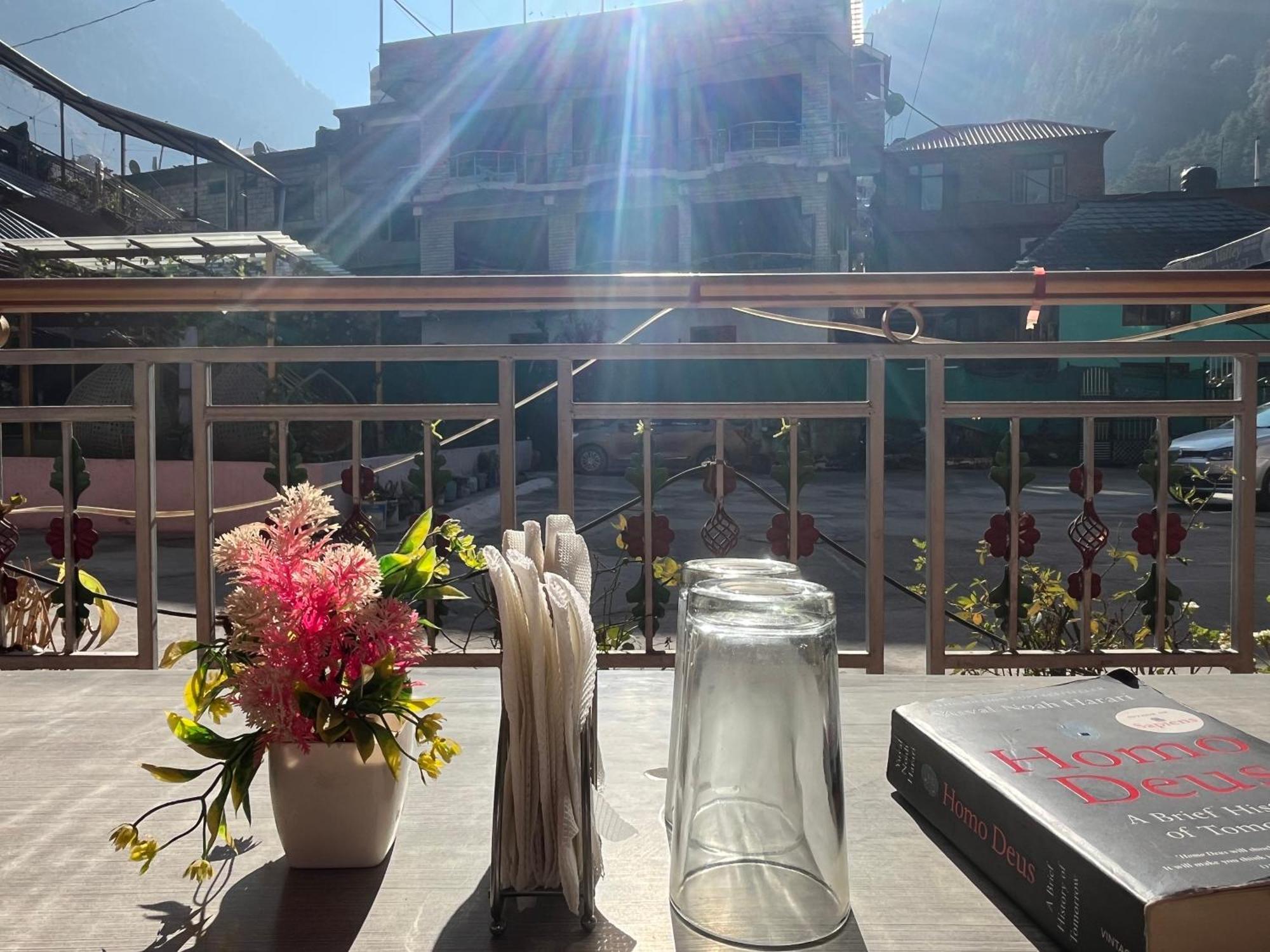 Hotel Brownie River View קאסול מראה חיצוני תמונה