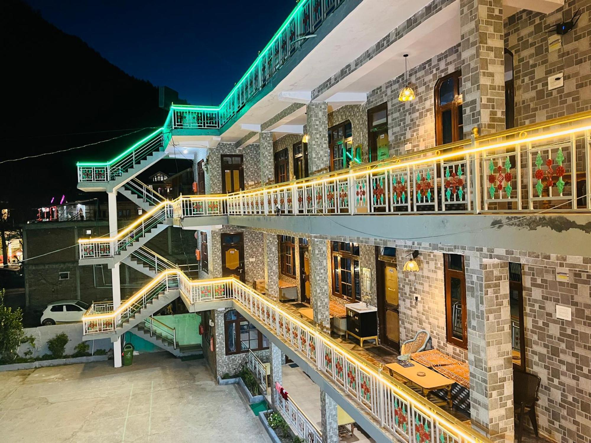 Hotel Brownie River View קאסול מראה חיצוני תמונה