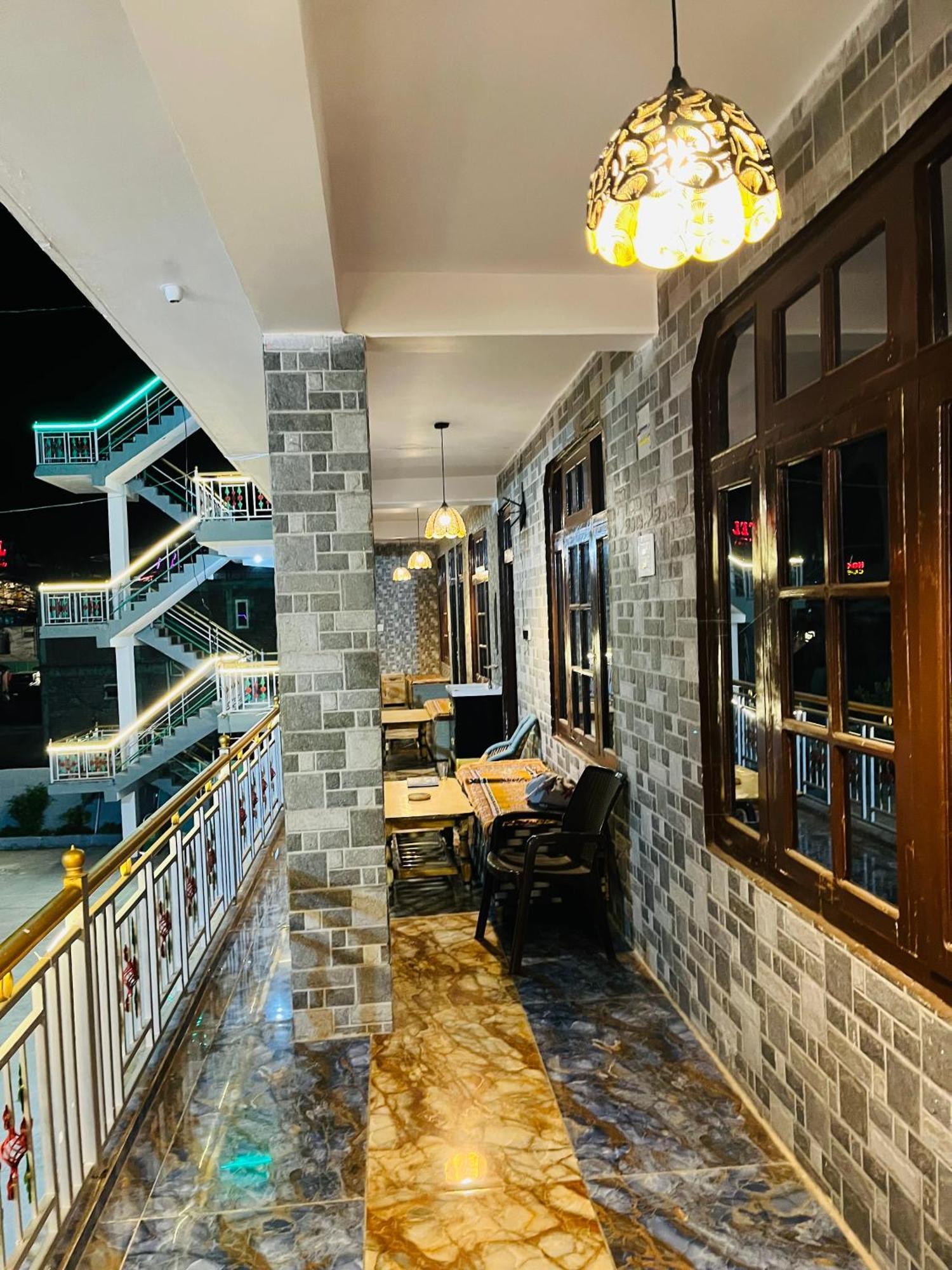Hotel Brownie River View קאסול מראה חיצוני תמונה