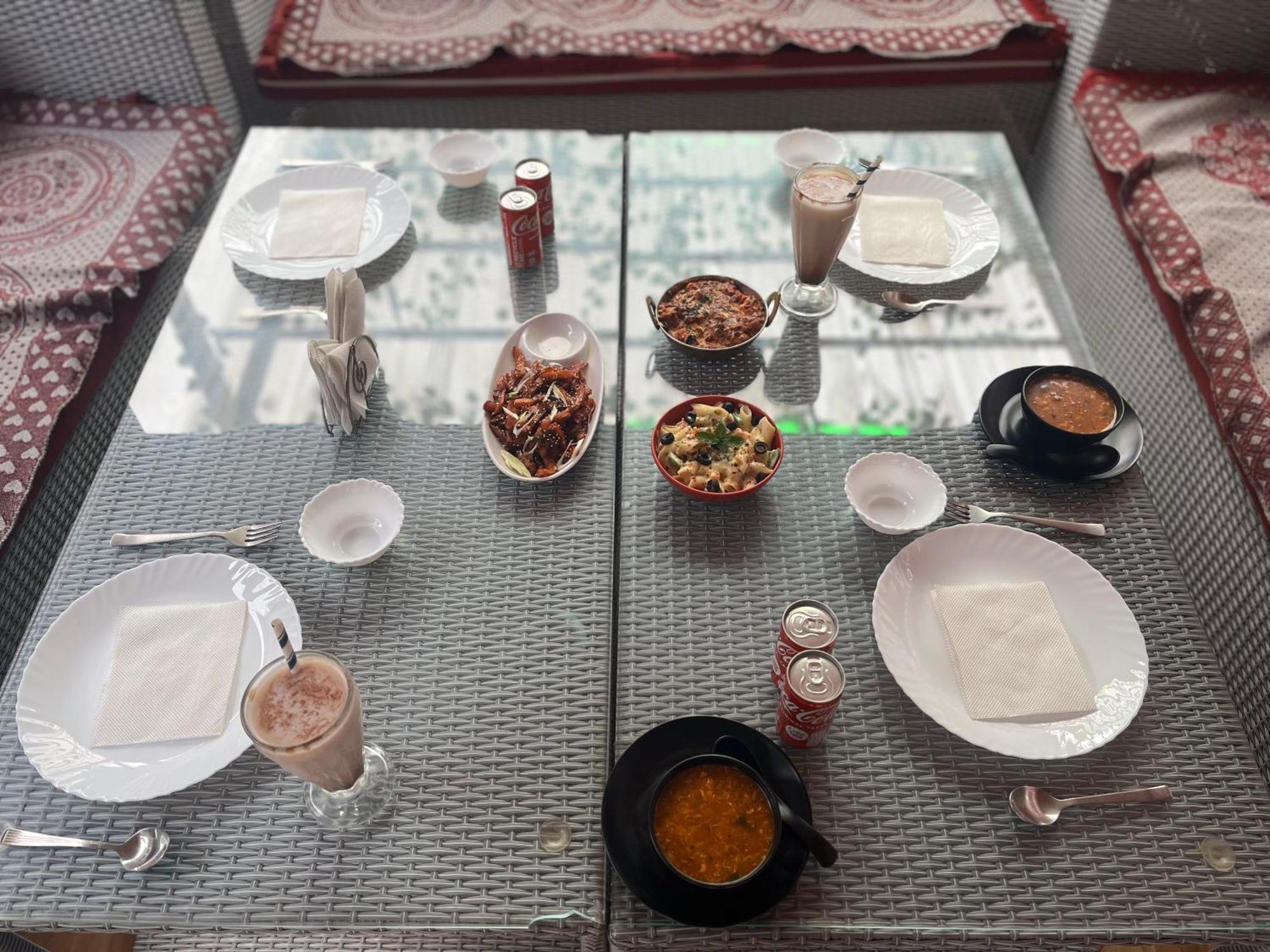 Hotel Brownie River View קאסול מראה חיצוני תמונה