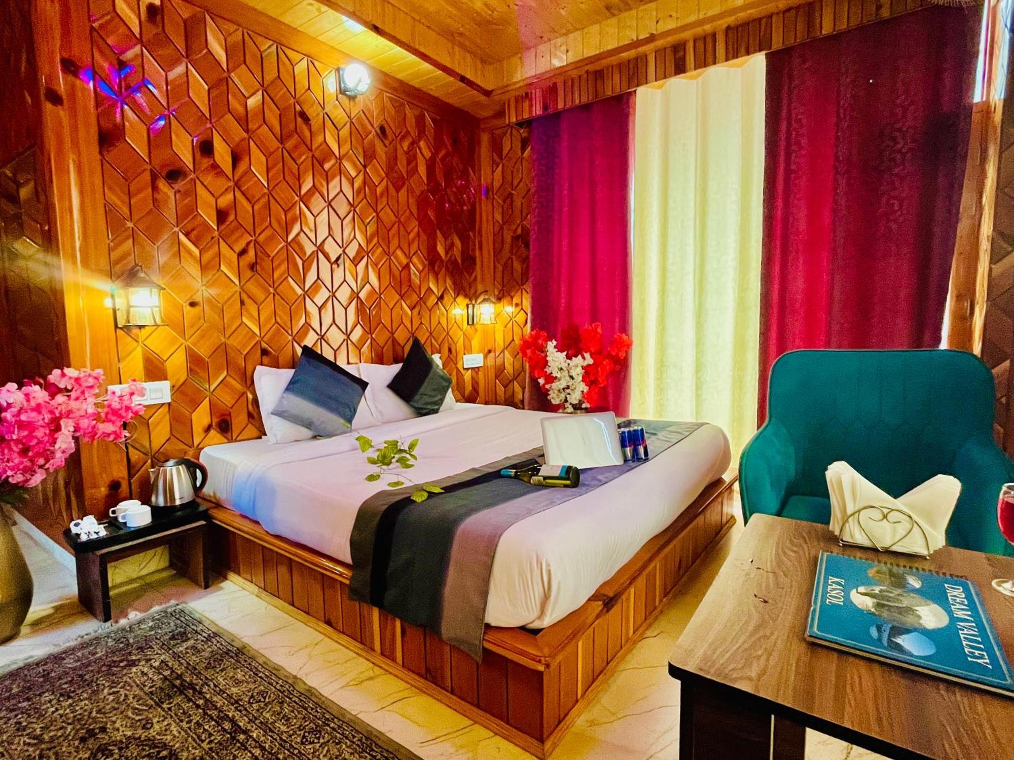 Hotel Brownie River View קאסול מראה חיצוני תמונה