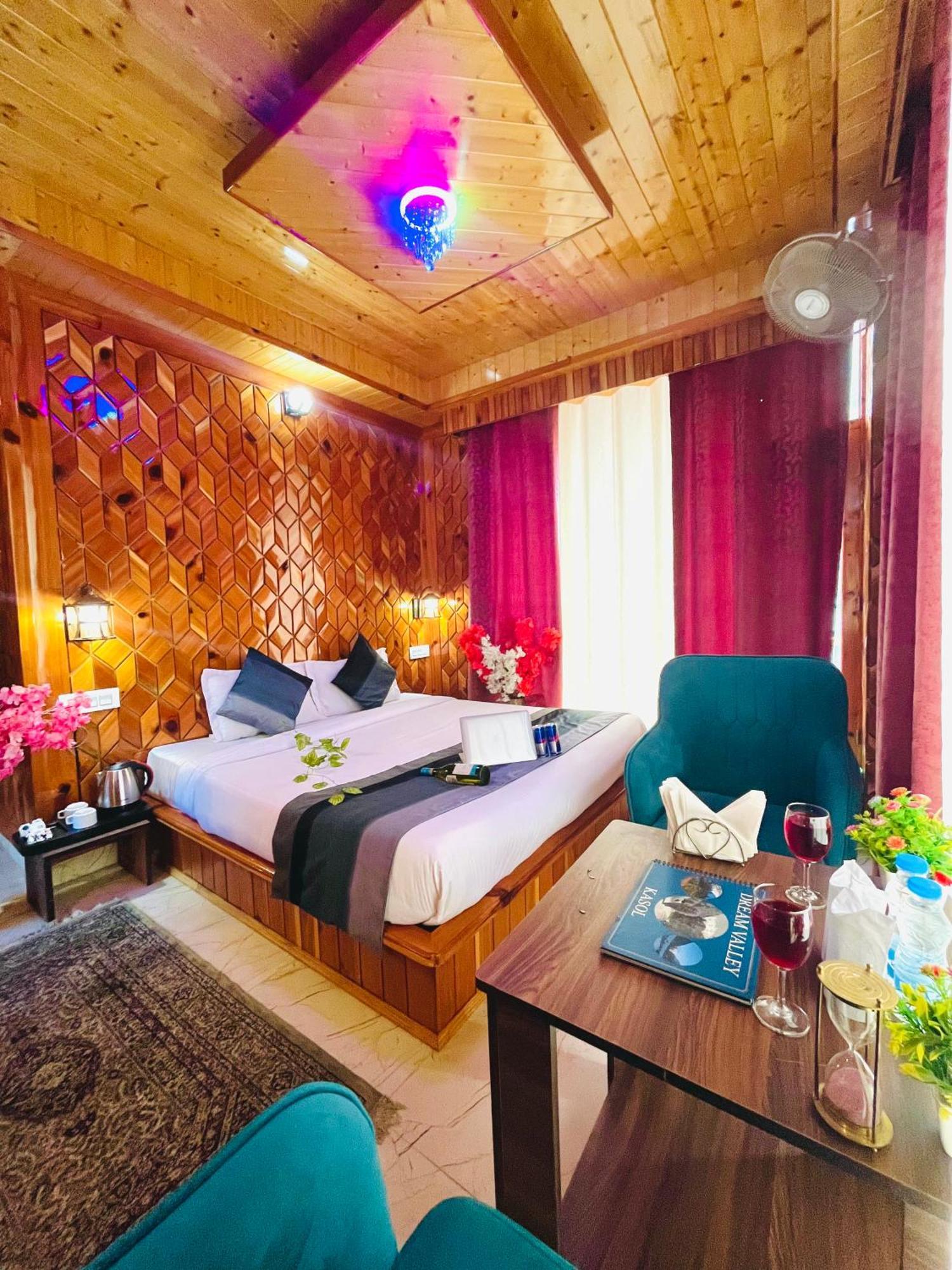 Hotel Brownie River View קאסול מראה חיצוני תמונה